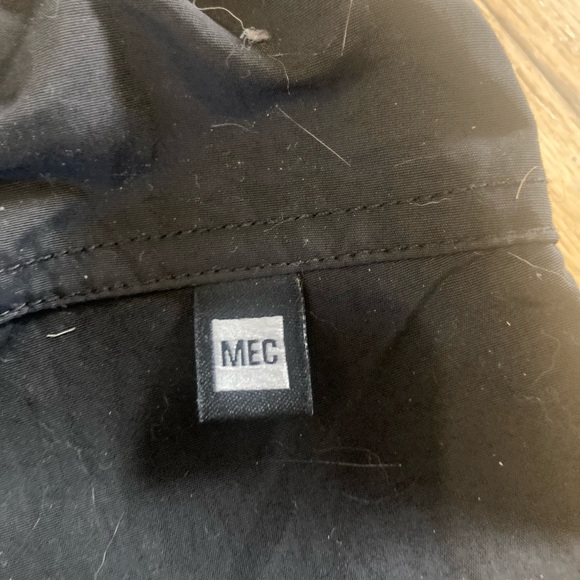 Brand new MEC hiking shorts - Picture 3 of 4